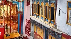 जोशीमठ में नृसिंह मंदिर के द्वार तक पहुंचा भू-धंसाव, आदिगुरू शंकराचार्य के गद्दीस्थल और मठ की दरारें बढ़ीं