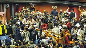 BJP-AAP पार्षदों के बीच हाथापाई के बाद दिल्ली मेयर का चुनाव टला, अगली तारीख का इंतजार