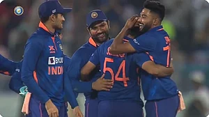 रोमांचक मुकाबले में भारत ने न्यूजीलैंड को 12 रन से हराया, गिल के बल्ले के बाद सिराज ने गेंद से ढाया कहर