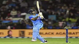 सूर्य कुमार की बल्लेबाजी के कपिल देव भी हुए कायल, दिग्गजों से की तुलना, कहा- सदी में एक बार पैदा होता है ऐसा खिलाड़ी