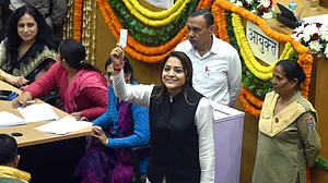 आखिरकार दिल्ली को मिला नया मेयर, AAP की शैली ओबेरॉय ने BJP प्रत्याशी रेखा गुप्ता को 34 मतों से हराया