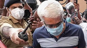 जीवन मिशन घोटाला: केरल के सीएम पिनाराई विजयन को बड़ा झटका, पूर्व प्रधान सचिव एम शिवशंकर गिरफ्तार