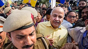 दिल्ली शराब नीति घोटाला: सुप्रीम कोर्ट पहुंचे डिप्टी सीएम मनीष सिसोदिया, CBI जांच और गिरफ्तारी को दी चुनौती