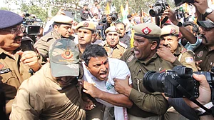 वीडियो: अडानी-हिंडनबर्ग मामले को लेकर दिल्ली में यूथ कांग्रेस का प्रदर्शन, हिरासत में कई कार्यकर्ता
