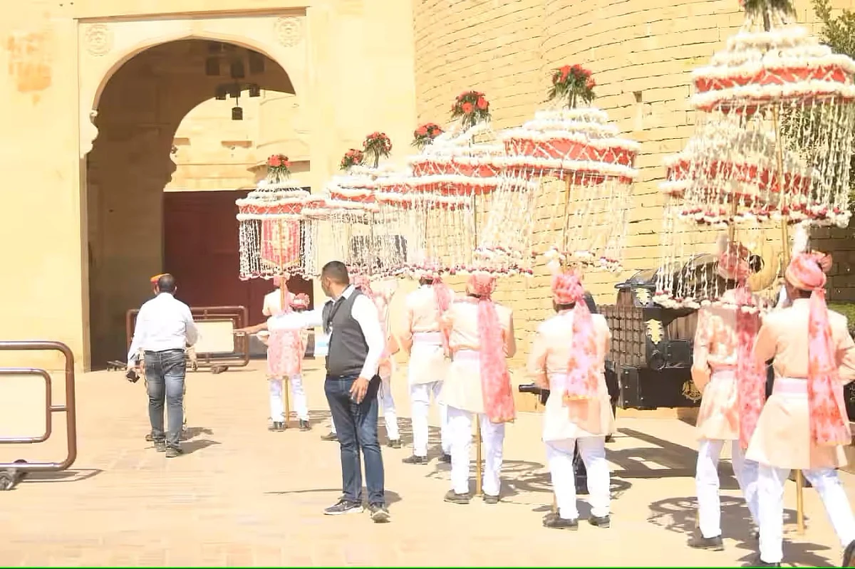 Sidharth-Kiara Wedding : सिड-कियारा को लगी हल्दी, शादी की रस्में शुरू