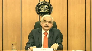 जनता पर फिर महंगाई की मार! RBI ने 0.25 फीसदी बढ़ाया रेपो रेट, महंगी होगी आपकी EMI