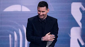 मेसी ने जीता फीफा बेस्ट प्लेयर का खिताब, दूसरी बार ये अवॉर्ड किया अपने नाम, इन खिलाड़ियों को दी मात