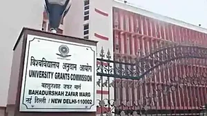 जामिया-एएमयू को आंतकवाद से जोड़ने की कोशिश, 200 से ज्यादा शिक्षाविदों ने UGC सर्कुलर पर उठाया सवाल