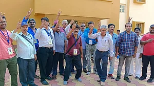 पश्चिम बंगालः हल्दिया डॉक चुनाव में TMC और BJP का सफाया, कांग्रेस-लेफ्ट का सागरदिघी मॉडल फिर हुआ सफल