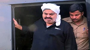 गैंगस्टर से नेता बने अतीक अहमद की और बढ़ेंगी मुश्किलें! व्यापारी से मारपीट मामले में आरोप तय