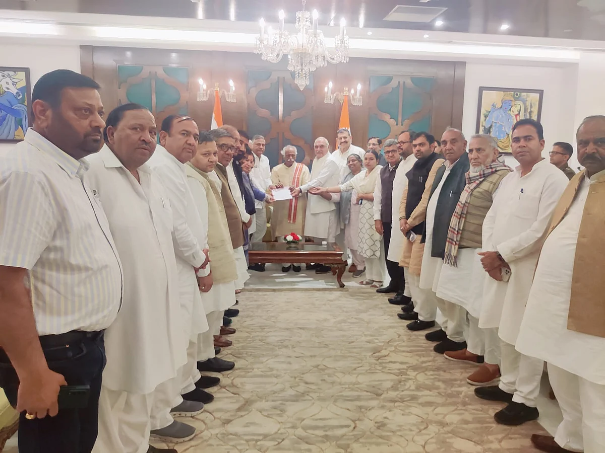 'हरियाणा सरकार हुई निरंकुश, लाठी के दम पर कुचले जा रहे लोगों के संवैधानिक अधिकार', कांग्रेस ने राज्यपाल को सौंपा ज्ञापन 