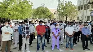 सावधान! देश में बढ़ने लगा कोरोना का कहर, राजस्थान के भीलवाड़ा जिला अस्पताल के नर्सिंग स्टाफ की संक्रमण से मौत