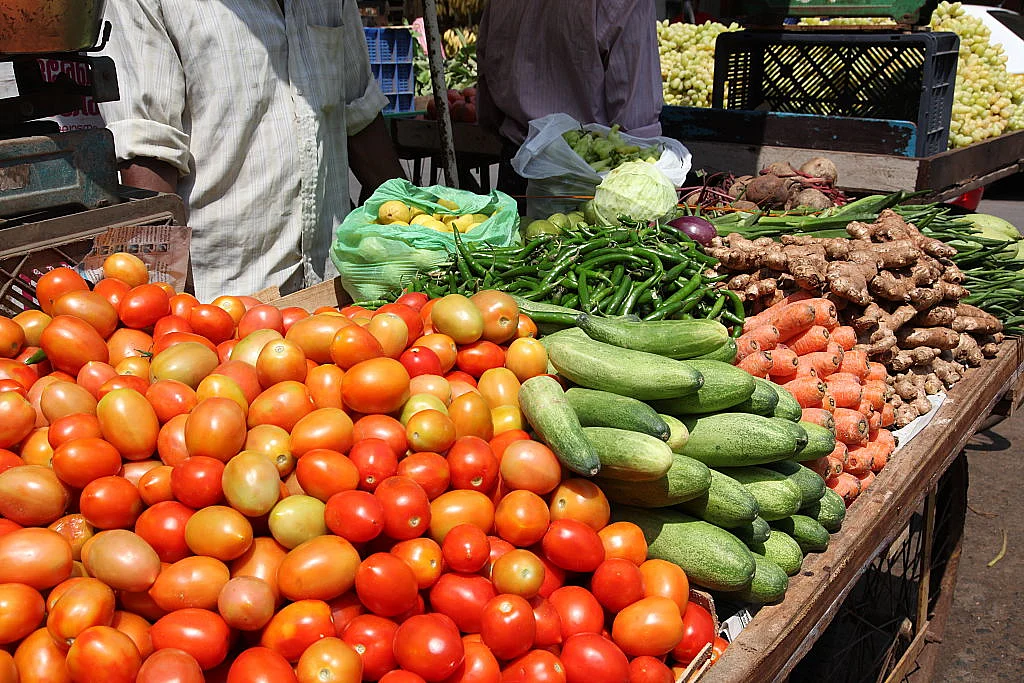 आसमान पर सब्जियों के दाम, फिर भी किसानों को नहीं मिल रहा उचित दाम, अपने हाथों से फसलें बर्बाद करने को हुए मजबूर