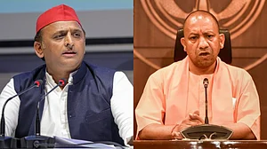 उत्तर प्रदेशः 69,000 शिक्षकों की भर्ती मामले ने पकड़ा तूल, अखिलेश ने BJP सरकार को ठहराया दोषी