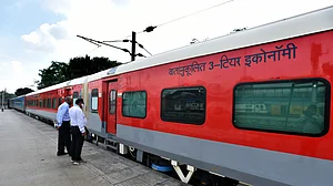 रेल यात्रियों को राहत: रेलवे ने AC-3 इकोनॉमी क्लास का किराया किया सस्ता, पुरानी व्यवस्था बहाल, आज से लागू