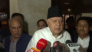 जम्मू-कश्मीर में चुनाव की मांग, ECI से मिला सर्वदलीय प्रतिनिधिमंडल, फारूक अब्दुल्ला बोले- एक राज्य जो भारत का ताज...