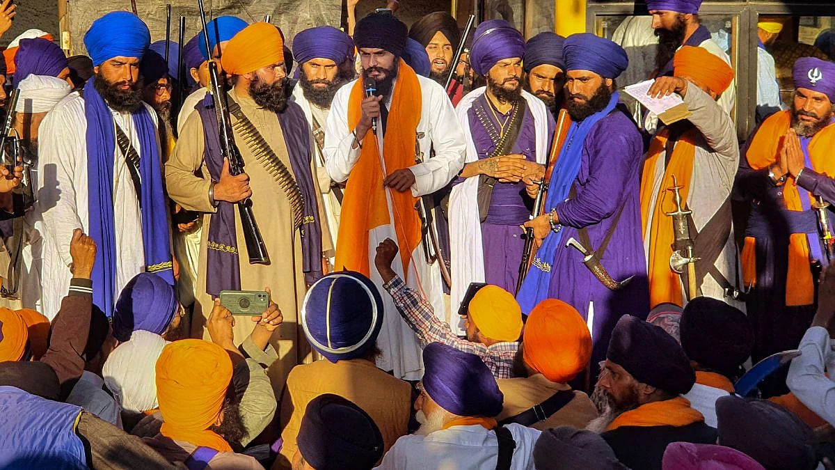 हिंदू राष्ट्र की मांग से सुर मिलाते खालिस्तानी राग की धुन पर सवार अमृतपाल के बहाने पंजाब को आग में झोंकने की कोशिश