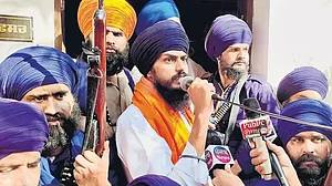 Amritpal Singh : अमृतपाल ने जारी किया वीडियो, सिख समुदाय को भड़काने की कोशिश, बोला- पुलिस उसे घर से गिरफ्तार...