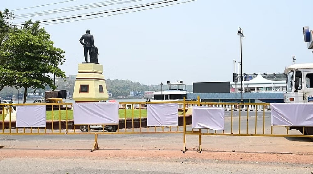 गोवा: G-20 प्रतनिधियों को जुआखाने दिखाने में शर्मा रही है बीजेपी सरकार, कसीनो की ब्रांडिंग को सफेद कपड़े से ढका
