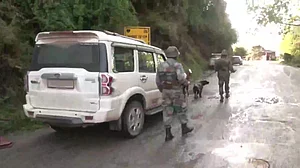 जम्मू-कश्मीर के पुंछ में कल 5 जवानों की शहादत के बाद एक्शन में सुरक्षाबल, पूरे इलाके को घेरा, तलाशी अभियान जारी