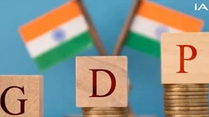 अर्थ जगत: विश्व बैंक ने भारत की GDP दर को घटाकर 6.3 प्रतिशत किया और पाकिस्तानी करेंसी का हुआ बुरा हाल