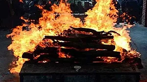 अंतिम संस्कार के लिए अभिनव प्रयोग जरूरी, भला कौन चाहेगा धुएं के गुबार में फना हो जाना!