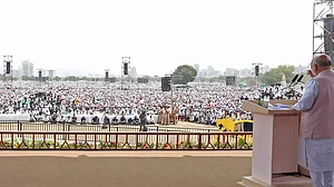 अमित शाह की सभा में 14 लोगों की मौत के बाद जागी महाराष्ट्र सरकार, दोपहर में खुली रैली-सभाओं पर प्रतिबंध लगाया