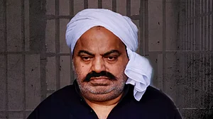 कहानी...अतीक अहमद की, 44 सालों में अर्श से फर्श तक का ऐसे किया सफर, पढ़िए माफिया की पूरी क्राइम कुंडली