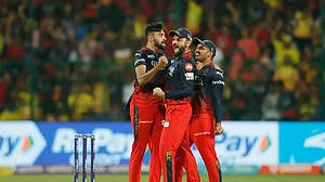 IPL 2023: धोनी की टीम के खिलाफ कोहली को ये हरकत पड़ी भारी, BCCI ने लगाया भारी भरकम जुर्माना