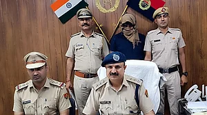 गुरुग्राम में खुद को PMO अधिकारी का रिश्तेदार बताने वाला गिरफ्तार, एसएचओ को दे रहा था धमकी