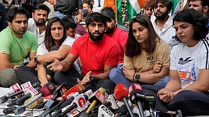 कथित यौन शोषण के खिलाफ पहलवानों का दिल्ली के जंतर-मंतर पर धरना जारी।