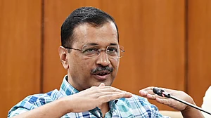 दिल्ली: साकेत कोर्ट में फायरिंग को लेकर LG पर भड़के केजरीवाल, कहा- नहीं संभल रहा तो इस्तीफा दे देना चाहिए