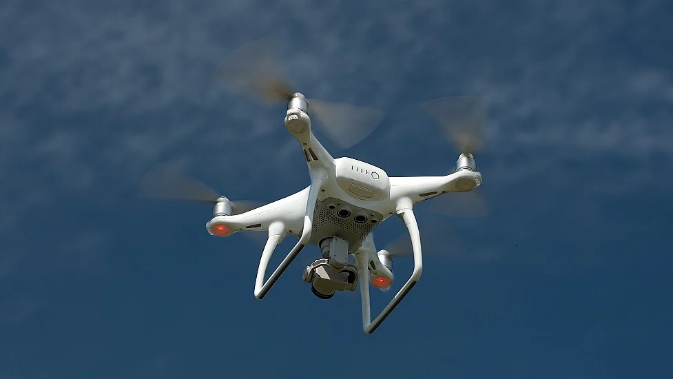 दिल्ली के मुख्यमंत्री आवास के ऊपर देखा गया ड्रोन