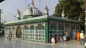 पिरान कलियर दरगाह: उत्तराखंड हाईकोर्ट ने हिंदू युवती को नमाज पढ़ने की दी अनुमति, पुलिस को जरूरी इंतजाम करने के दिए आदेश