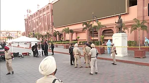 अमृतसर: स्वर्ण मंदिर के पास NSG की टीम ने शुरू की जांच, 24 घंटे के अंदर हुए थे 2 धमाके, खौफ में दुकानदार-पर्यटक