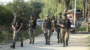 जम्मू-कश्मीर के पुंछ जिले में आतंकी ठिकाने का भंडाफोड़, विस्फोटक सामग्री बरामद