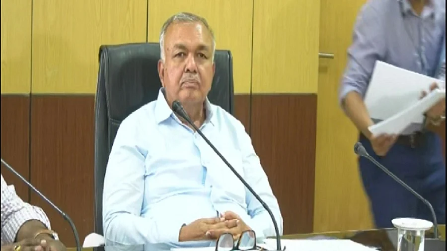 कर्नाटक में बिना शर्त सभी महिलाएं फ्री में करेंगी सरकारी बसों में यात्रा