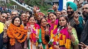 शिमला नगर निगम चुनाव में कांग्रेस की लहर, 34 वार्ड में से 24 पर जीत, BJP सिर्फ 9 सीट पर सिमटी