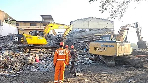 महाराष्ट्र: भिवंडी बिल्डिंग हादसे में मृतकों की संख्या बढ़कर 7 हुई, अभी भी रेस्क्यू ऑपरेशन जारी