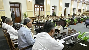 कर्नाटक में भड़काऊ सोशल मीडिया पोस्ट पर होगी कठोर कार्रवाई, सीएम सिद्दारमैया ने पुलिस को दिए स्पष्ट आदेश
