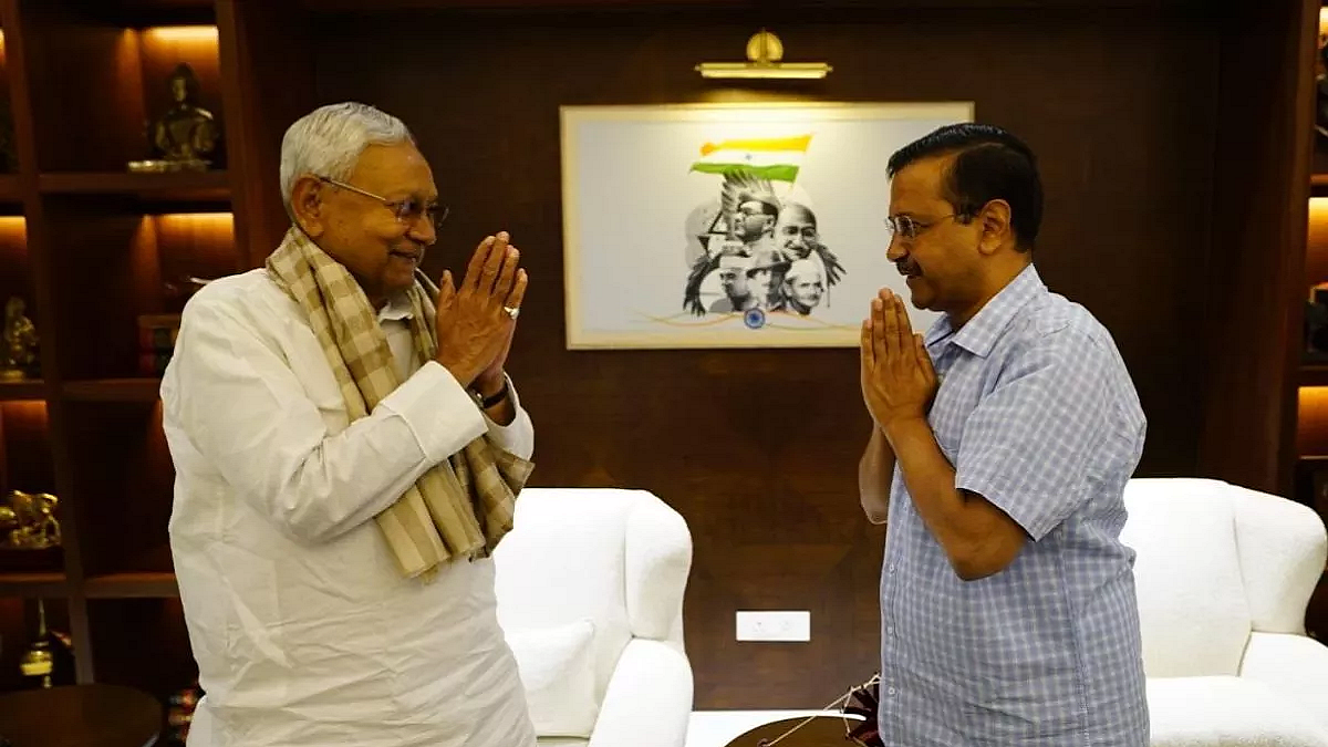 दिल्ली में सीएम अरविंद केजरीवाल से मिले बिहार के सीएम नीतीश कुमार।