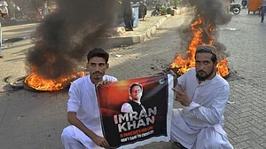 पाकिस्तान: शाह महमूद कुरैशी सहित इमरान की पार्टी के कई वरिष्ठ नेता गिरफ्तार, हिंसा भड़काने का आरोप