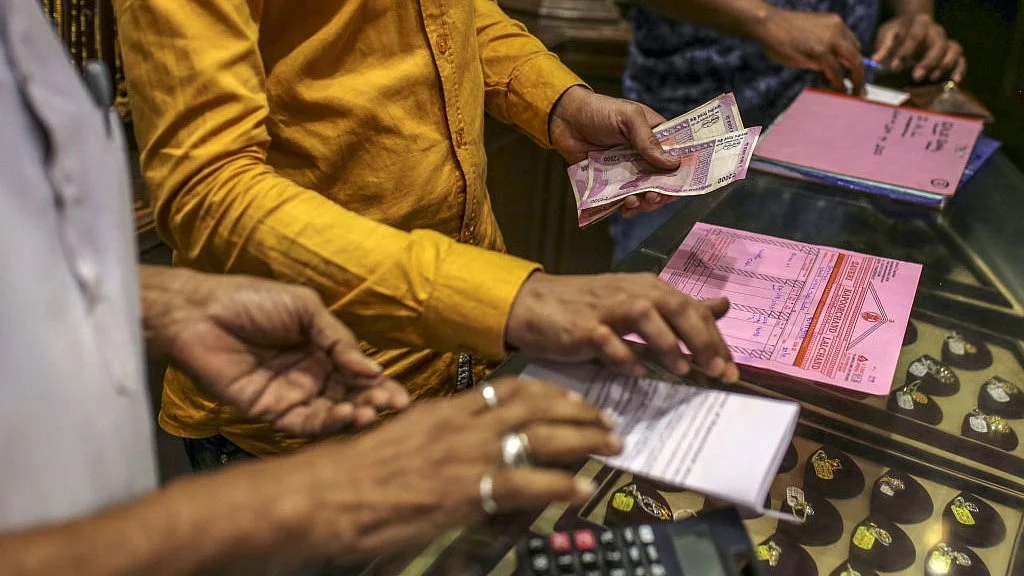 2000 के नोटों से गहनों की खरीदारी में तेजी आई है (फोटो : Getty Images)