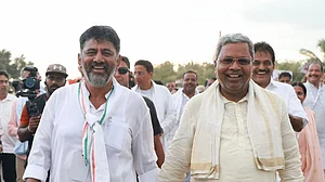 Karnataka Election Results : कनकपुरा से डीके शिवकुमार 15,098 वोटों से आगे, बोम्मई सरकार के कई मंत्री पिछड़े, जानें VIP सीटों के रुझान