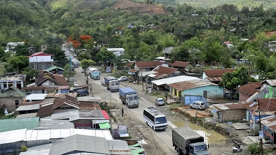 मणिपुर के कई जिलों में सुरक्षा बलों से मुठभेड़ में 40 उग्रवादी ढेर