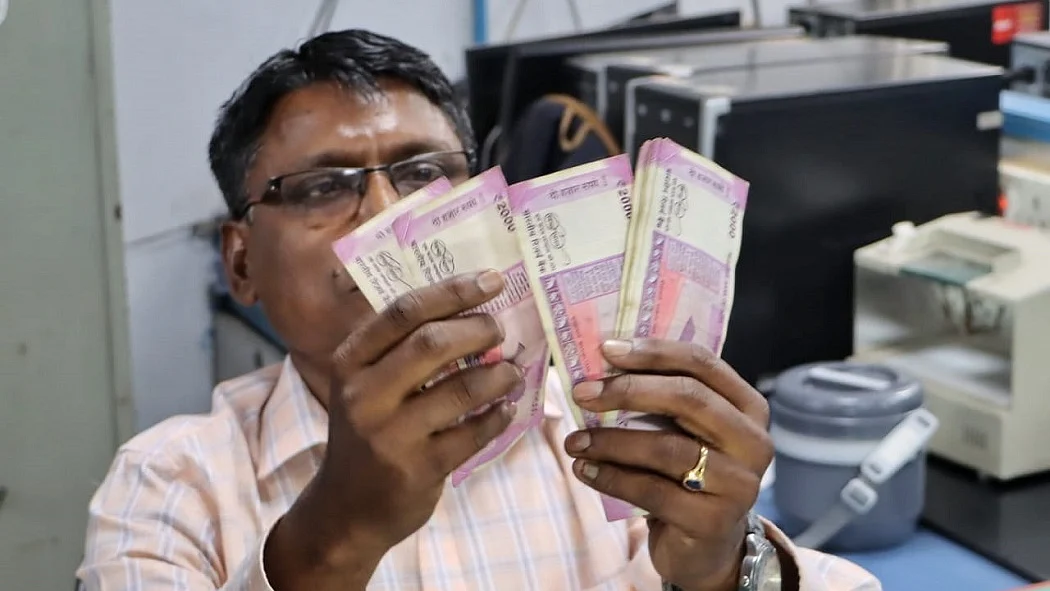 दो हजार का नोट आया और गया, पर काले धन पर सवाल वहीं का वहीं