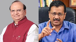 दिल्ली का बॉस कौन? केंद्र ने नया अध्यादेश लाकर LG को फिर बनाया ताकतवर, SC के फैसले को पलटा