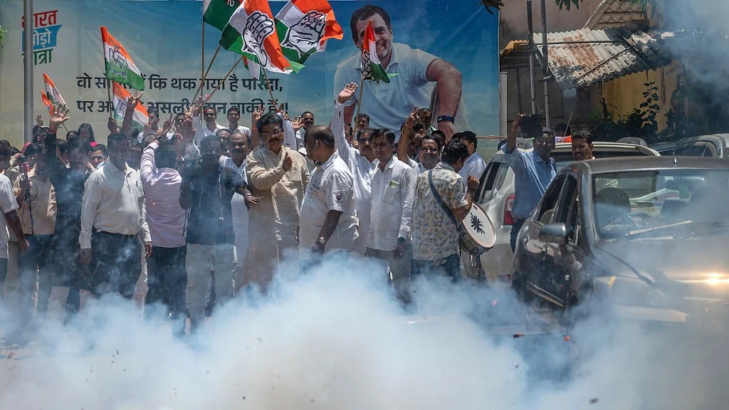 हाल के कर्नाटक चुनाव में जीत में का जश्न मनाते कांग्रेस कार्यकर्ता (फोटो - Getty Images)