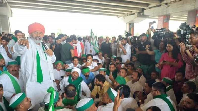 गाजीपुर बॉर्डर पर धरने पर बैठे राकेश टिकैत ने कहा कि दिल्ली में पहलवानों की रिहाई तक यहां से नहीं हटेंगे