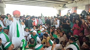 राकेश टिकैत ने गाजीपुर बॉर्डर पर गाड़ा खूंटा, कहा- दिल्ली में पहलवानों की रिहाई तक यहां से नहीं हटेंगे